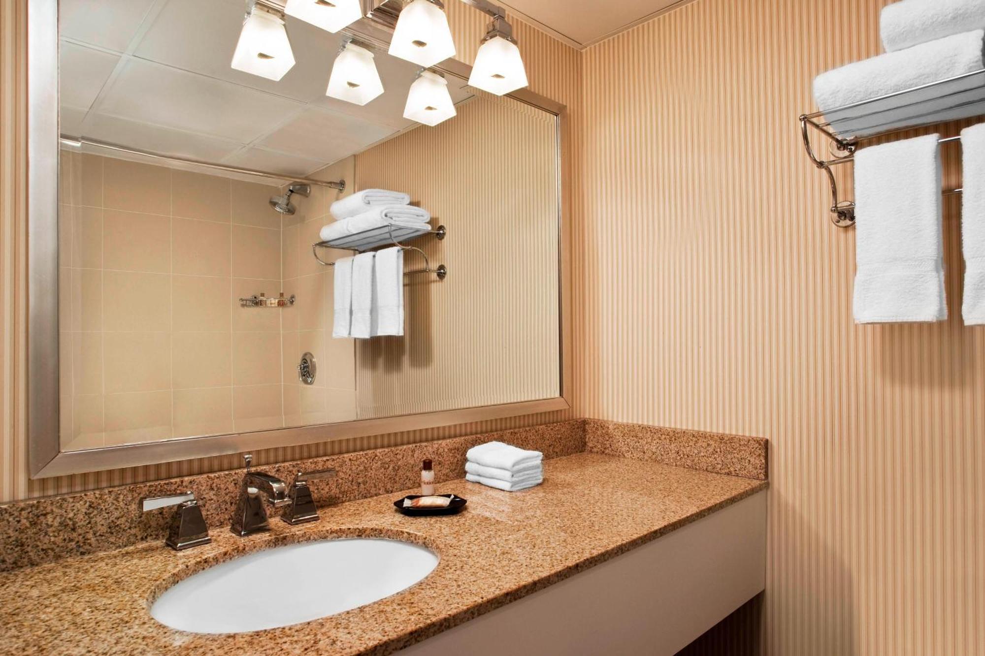 Sheraton Framingham Hotel & Conference Center Esterno foto