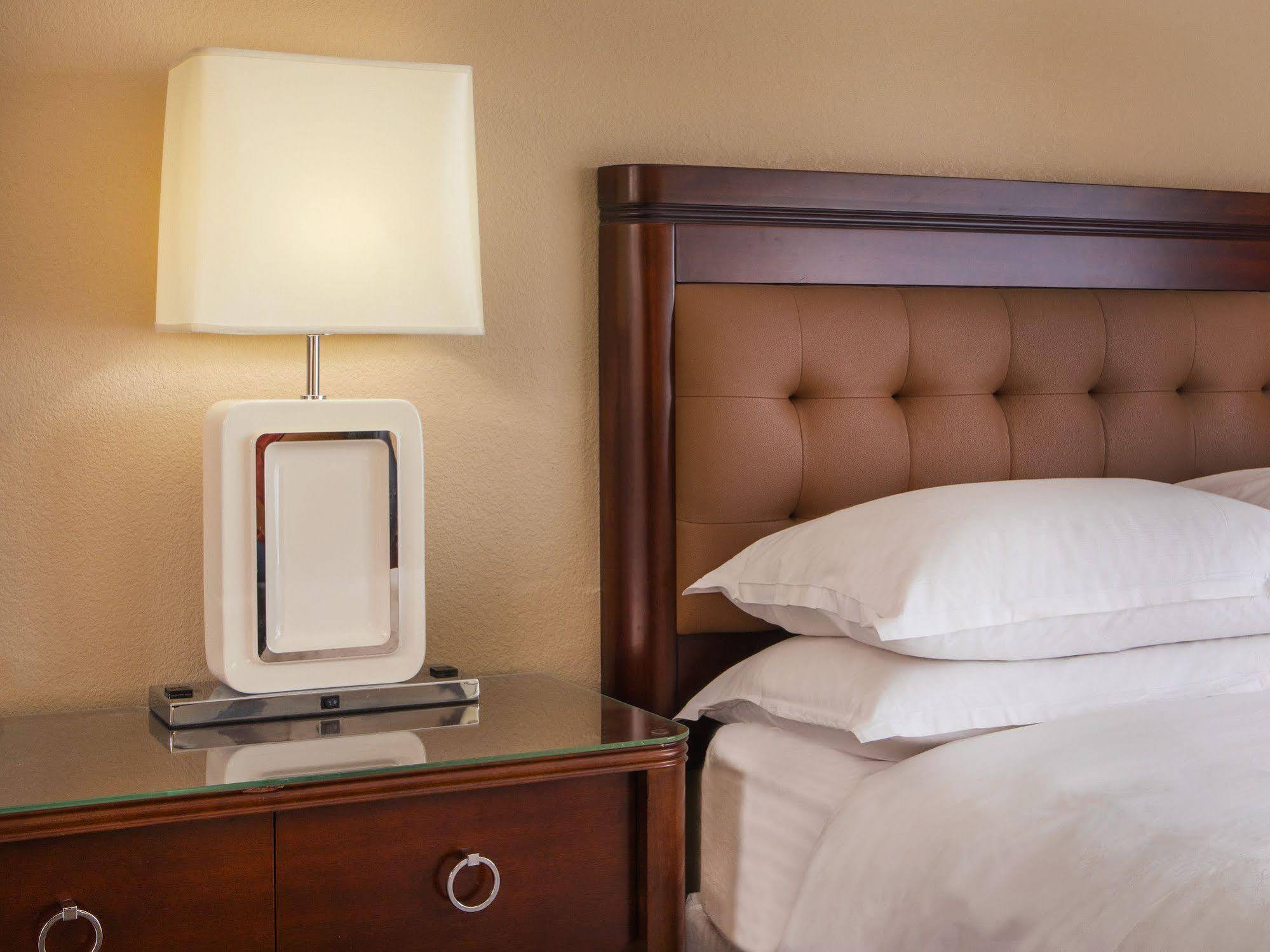 Sheraton Framingham Hotel & Conference Center Esterno foto